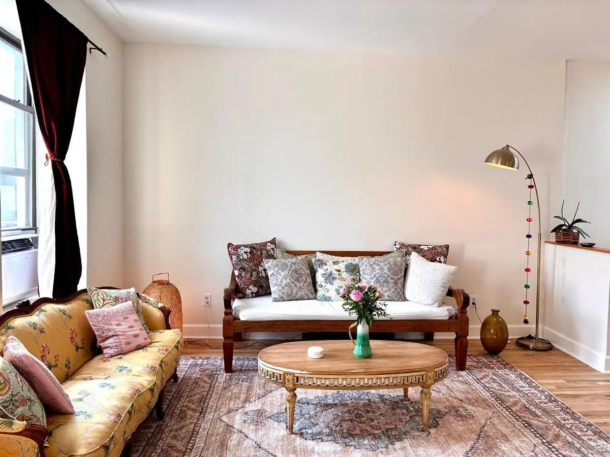 Private Spacious Apartment With 2 Bedrooms 2 Bathroomss And A Deck New York