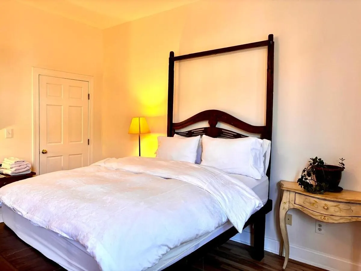 Private Spacious Apartment With 2 Bedrooms 2 Bathroomss And A Deck New York