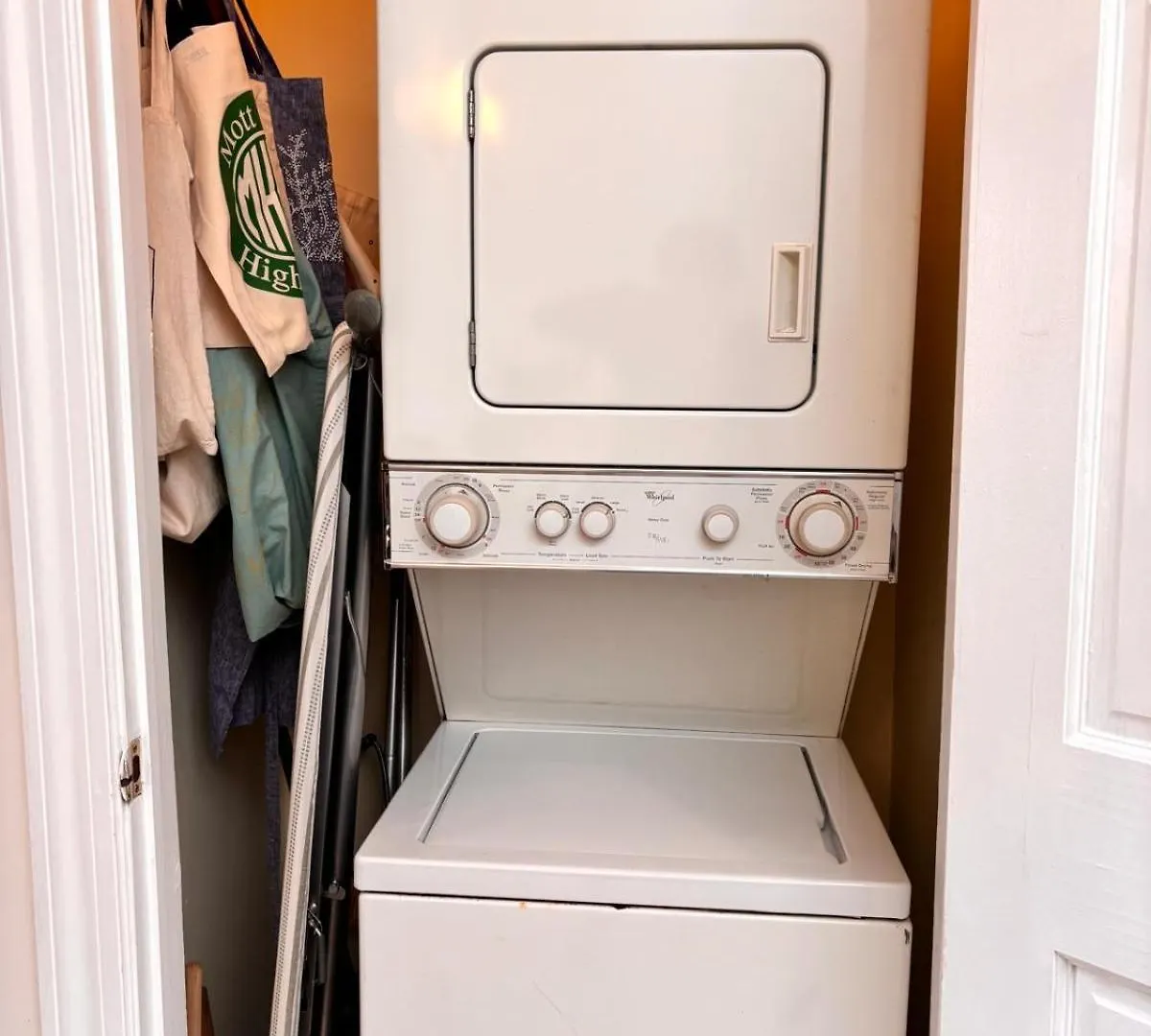 Private Spacious Apartment With 2 Bedrooms 2 Bathroomss And A Deck New York